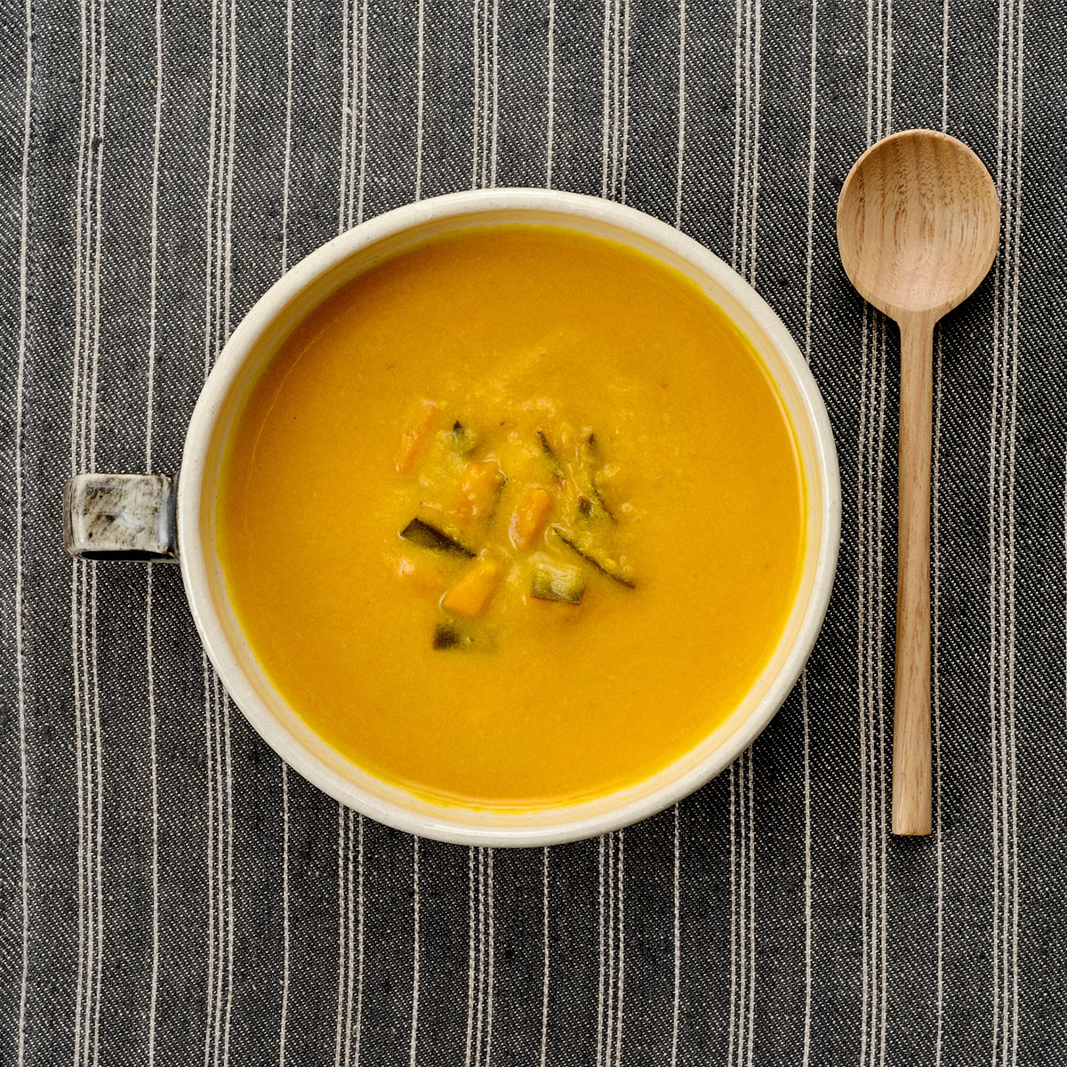 青森野菜の豆乳スープ 一球入魂カボチャとアマランサス